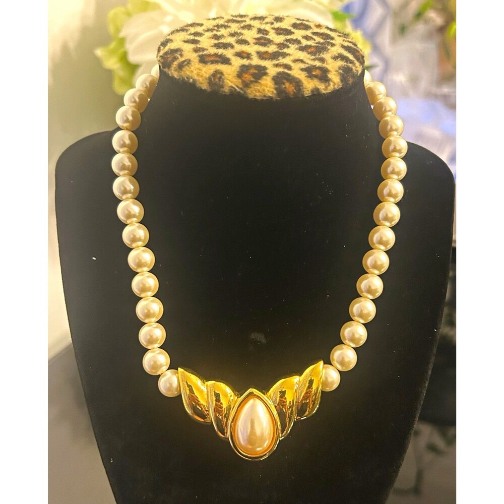 Napier Gold Tone Faux Pearl Bead Necklace Teardrop Pendant Hook Clasp Signed